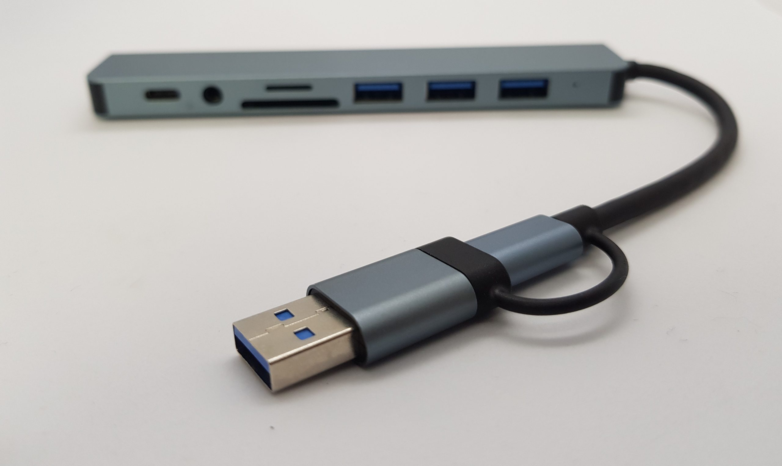 8 in 1 USB SD Card Type C Audio Adapter Hub 3 scaled