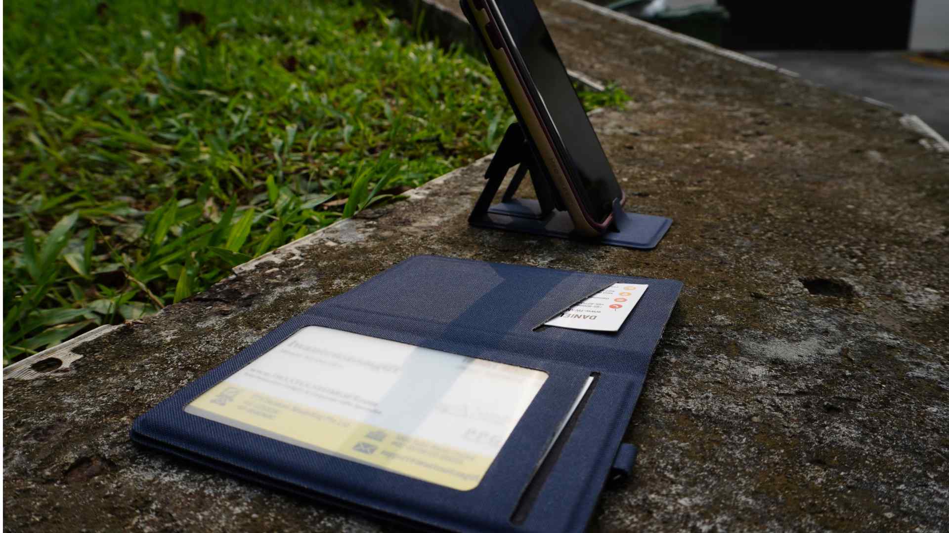 FoldMag Card Holder 1