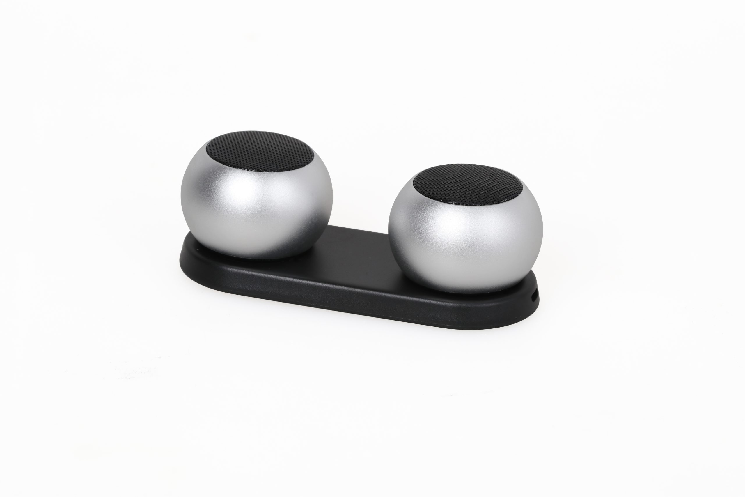 Magnetic Twin Sharing Wireless Speaker 2 scaled