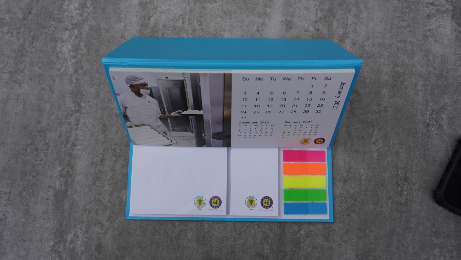 Tri Fold Tabletop Calendar with Post it Set 12