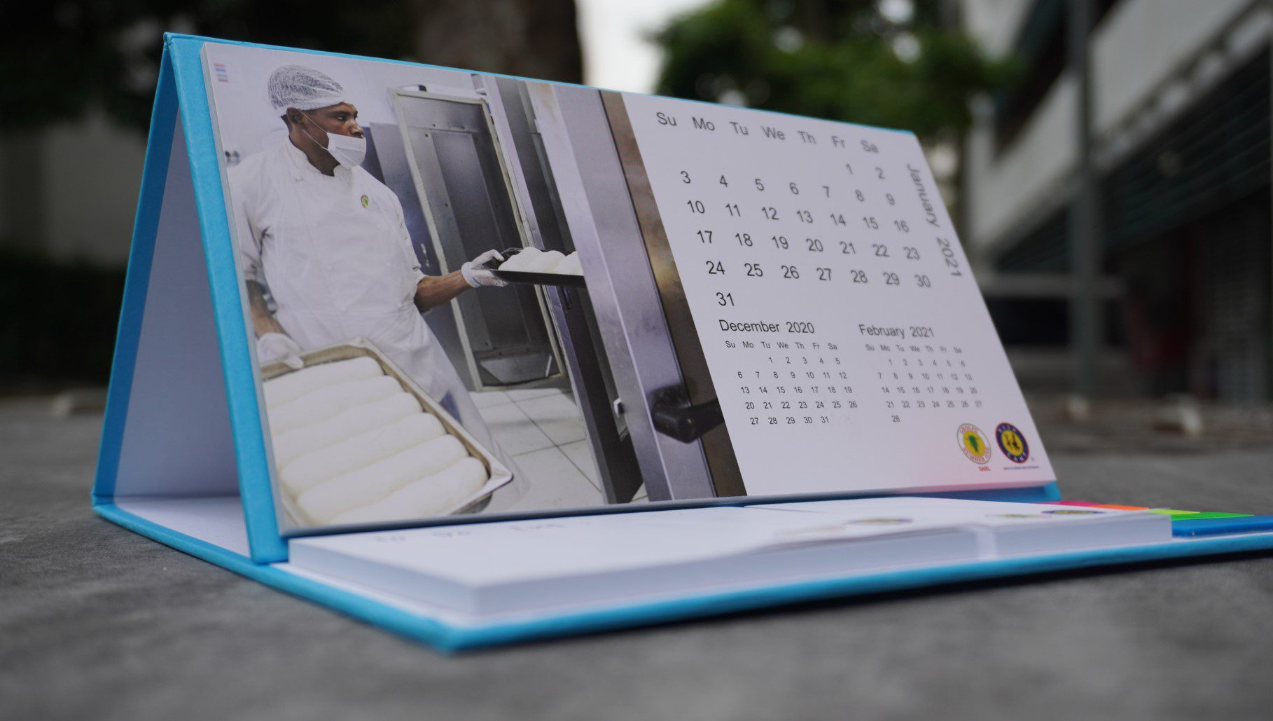 Tri Fold Tabletop Calendar with Post it Set 8