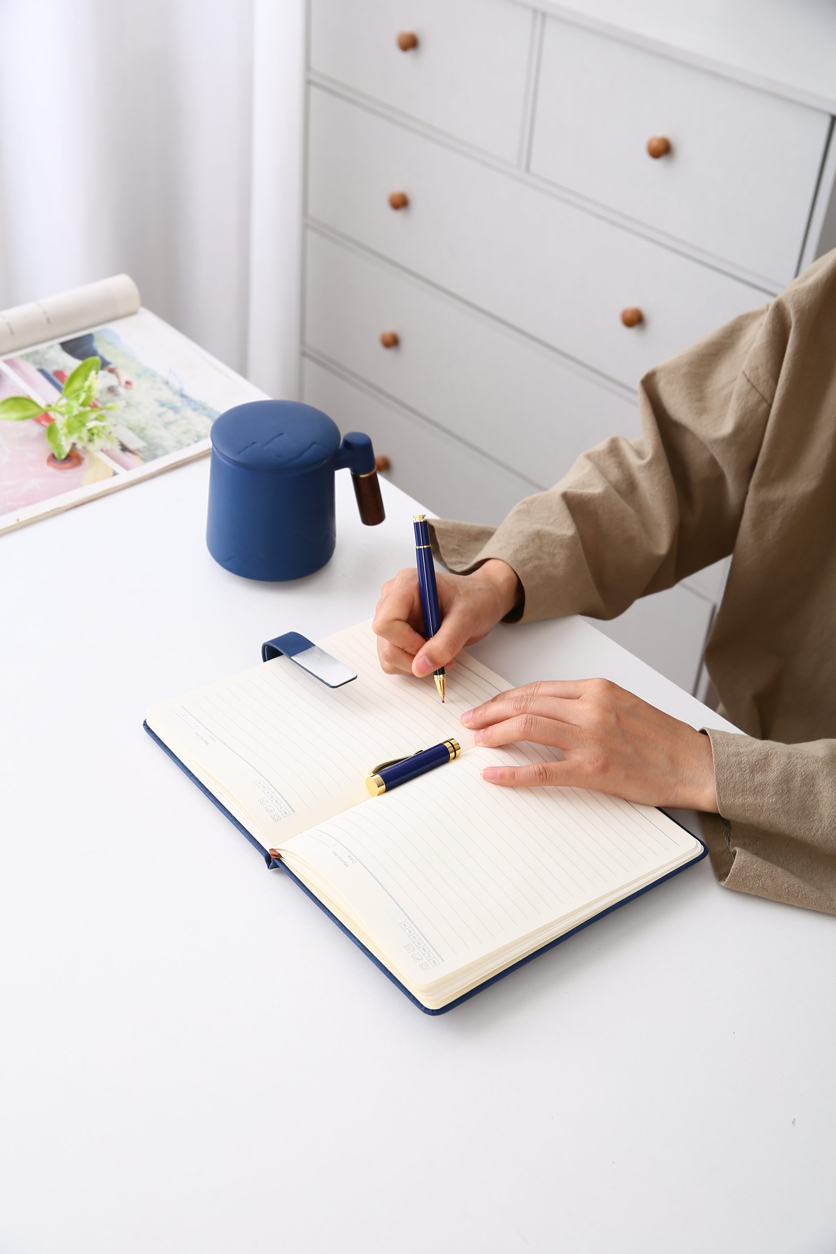 Ceramic Tea Flask Book Pen Gift Set 14 scaled