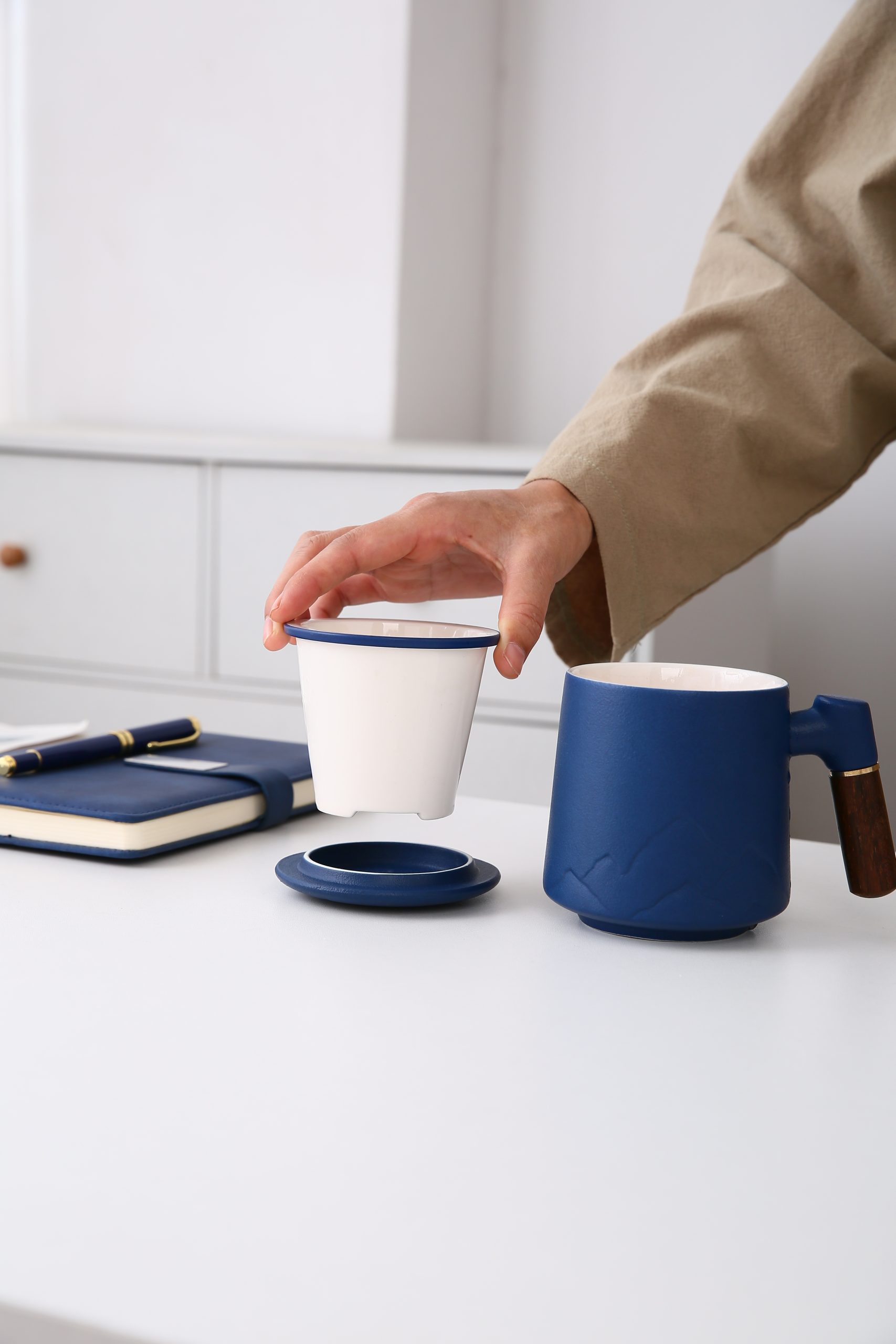 Ceramic Tea Flask Book Pen Gift Set 16 scaled