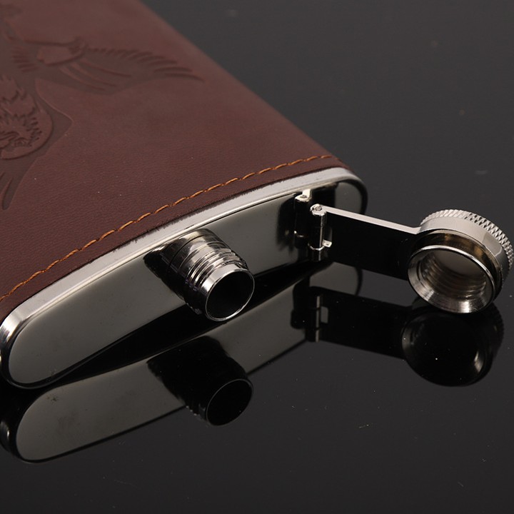 Crest Flask Gift Set – 6-Piece Stainless Steel Edition - Image 3