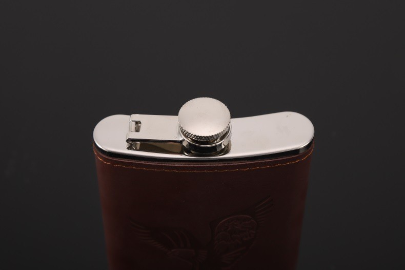 Crest Flask Gift Set – 6-Piece Stainless Steel Edition - Image 4