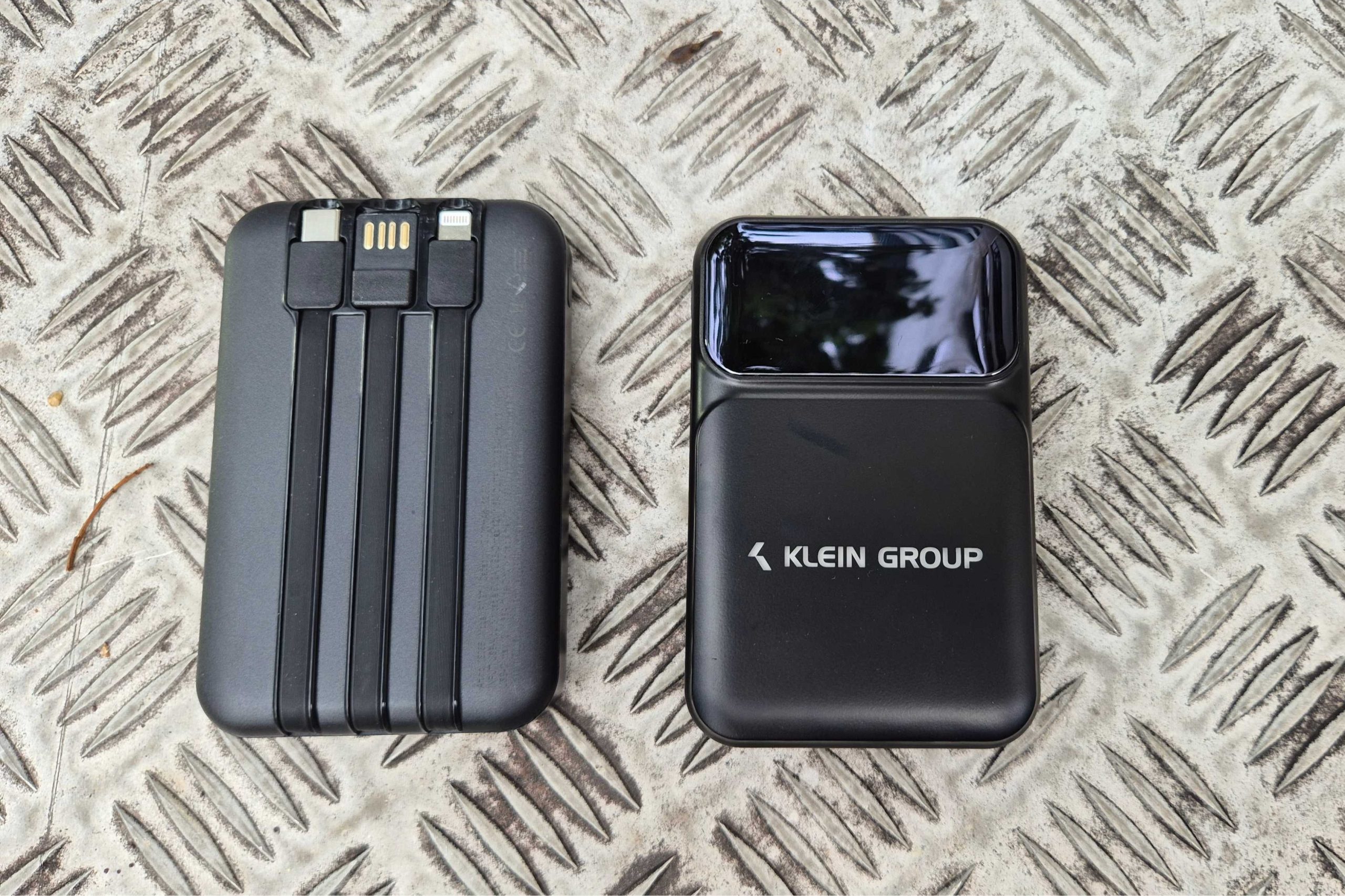 Dash Logo In Built Cable Powerbank