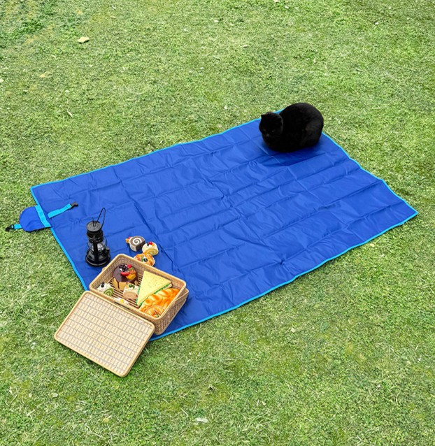 Pocket Weight Foldable Picnic Mat - Image 4
